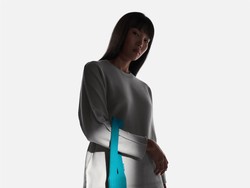 Apple Rilis iPhone Pocket Issey Miyake, Disambut Pujian Hingga Ejekan