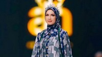 Adu Gaya Arumi Bachsin & Irish Bella Jadi Model Hijab, Anggun Elegan!