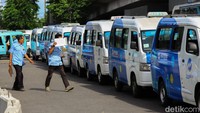 Pihaknya pun menegaskan tidak akan ada pemutusan hubungan kerja massal. Sopir lama yang lulus pelatihan ulang akan diprioritaskan mengemudikan armada baru.