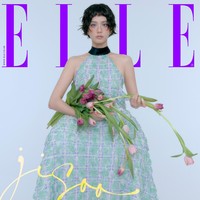 Selama pemotretan, Jisoo BLACKPINK memakai busana bergaya avant-garde dari koleksi Dior Spring/Summer 2026. Pilihan eyeshadow Jisoo BLACKPINK pun terbilang playful, mengikuti bajunya yang berwarna biru. Foto: dok. Elle Korea