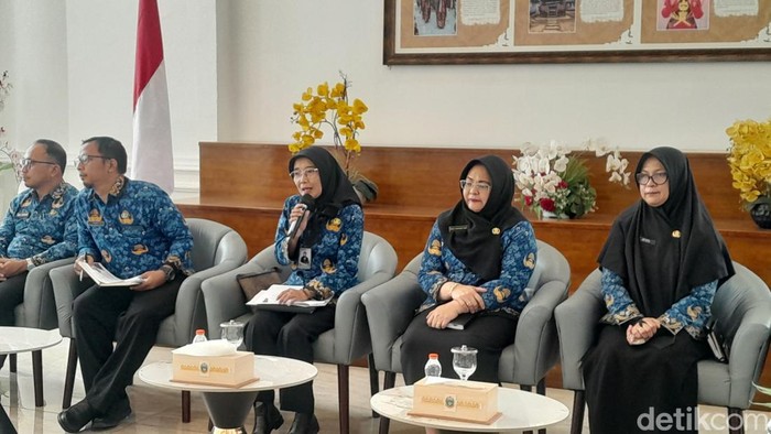 Kadis P3AKB Sumut Dwi Endah Purwanti saat konfrensi pers di Kantor Gubsu. (Foto: Nizar Aldi/detikSumut)