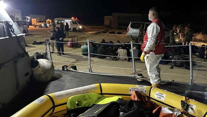 Workers lay body bags down in front of an ambulance, after two boats carrying migrants capsized off the Libyan coastal city of Al Khums causing multiple casualties, in a location given as Khums, Libya, November 15, 2025. LIBYAN RED CRESCENT SOCIETY IN KHUMS/Handout via REUTERS THIS IMAGE HAS BEEN SUPPLIED BY A THIRD PARTY. NO RESALES. NO ARCHIVES. MANDATORY CREDIT.