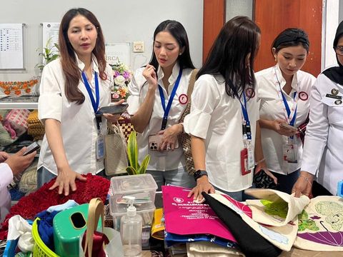 Kegiataan Srikandi Merah Putih di lapas dalam rangka mendukung produk UMKM karya narapidana.