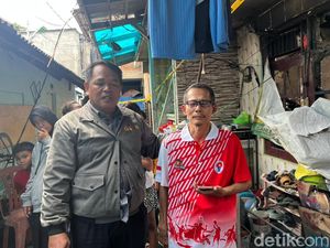Cerita Warga Pakai Air Kali Ciliwung Bantu Padamkan Kebakaran di Palmerah