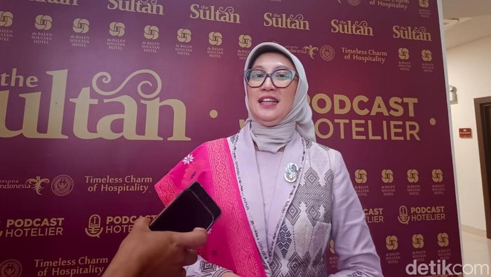 Ketua TP PKK Provinsi NTB, Sinta Agathia Iqbal, saat ditemui awak media di Poltekpar Lombok, Senin (17/11/2025). (Foto: Edi Suryansyah/detikBali)