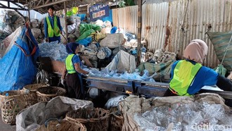 Raup Miliaran Per Bulan, Pemulung di Tangsel Punya Gaji Tetap Hingga BPJS