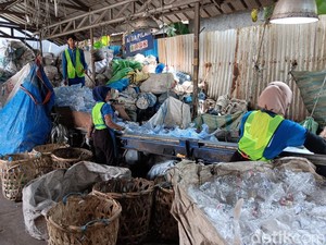 Raup Miliaran Per Bulan, Pemulung di Tangsel Punya Gaji Tetap Hingga BPJS