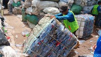 Cara Pemulung di Tangsel Raup Rp 1,2 Miliar Tiap Bulan
