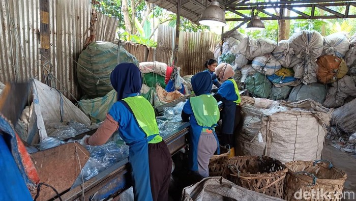 Koperasi Pemulung Berdaya atau Recycle Business Unit (RBU)