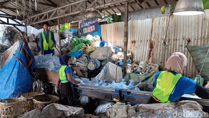 Koperasi Pemulung Berdaya atau Recycle Business Unit (RBU)