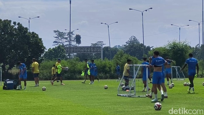 Latihan Persib Bandung, Senin (17/11/2025).