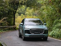 Inilah 5 Alasan LEPAS L8 Layak Dipilih, SUV Premium dengan RPA & APA