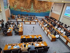 Rapat Bareng DPR, Menteri UMKM Pamer KUR Sektor Produksi Cetak Rekor