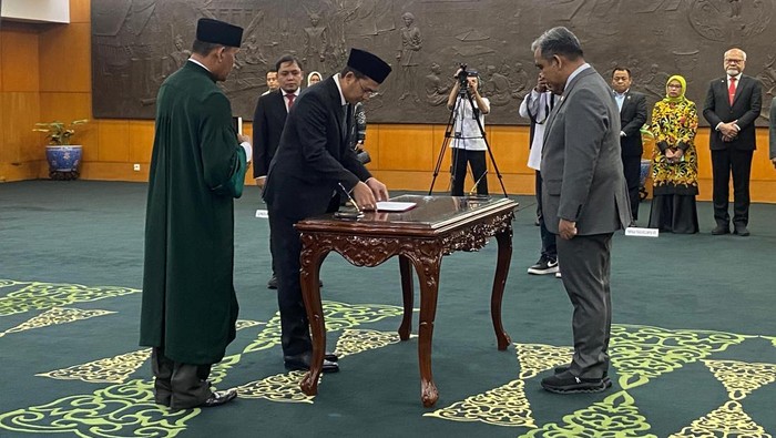 Majelis Permusyawaratan Rakyat (MPR) resmi melantik Fauqi Hapidekso anggota pengganti antarwaktu (PAW) periode 2024-2029 dari Fraksi PKB, Senin (17/11/2025)