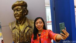 Pameran Basoeki Abdullah Hidupkan Ruang Publik MRT