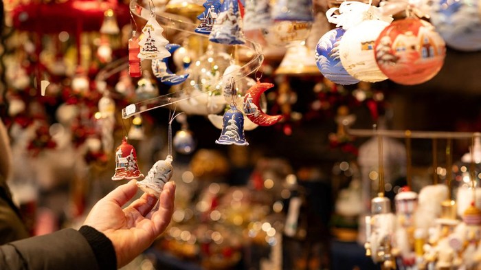 People visit the Wiener Christkindlmarkt in front of Vienna's city hall, one of the city's most popular Christmas markets, in Vienna, Austria, November 15, 2025. REUTERS/Elisabeth Mandl