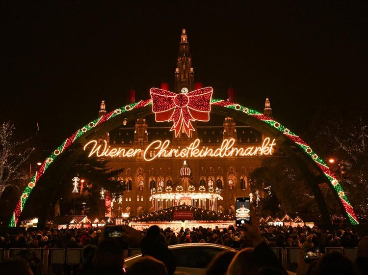 Pasar Natal Ikonik di Wina Resmi Dibuka, Jadi Magnet Wisatawan