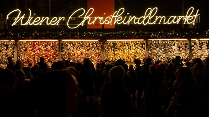 People visit the Wiener Christkindlmarkt in front of Vienna's city hall, one of the city's most popular Christmas markets, in Vienna, Austria, November 15, 2025. REUTERS/Elisabeth Mandl