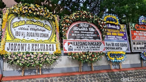Suasana makam keluarga Astana Ukir Sena Raga, Kelurahan Delingan, Kecamatan/kabupaten Karanganyar, jelang pemakaman istri Wiranto, Rugaiya Usman, Senin (17/11/2025).