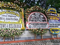Pelayat Berdatangan ke Makam Istri Wiranto di Delingan Karanganyar