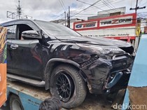 Dugaan Penyebab Fortuner Seruduk Angkot di Sukabumi hingga Terguling