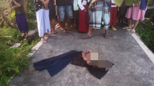 Penemuan mayat bayi di atas trotoar jalan Desa Paokmotong, Kecamatan Masbagik, Lombok Timur, NTB. Senin (17/11/2025). (Foto: Dok. Humas Polres Lombok Timur)