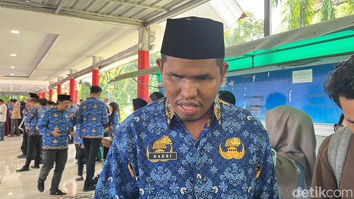 Penyandang disabilitas netra, Bakri (30) yang dilantik menjadi PPPK Pemprov Sulsel.