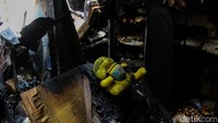 Sebanyak 50 rumah dilaporkan hangus terbakar akibat cepatnya rambatan api.