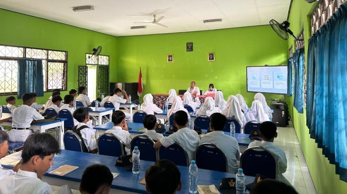 Sosialisasi bahaya nanrkoba di SMPN 1 Rembang Pasuruan