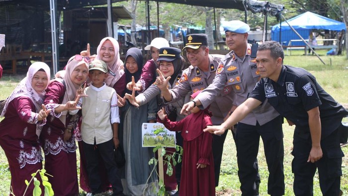 Polres Rohul tanam pohon wujudkan Green Policing di MTQ.
