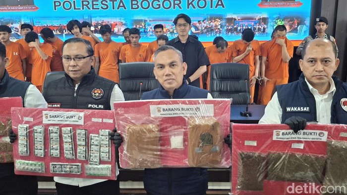 Polresta Bogor menangkap 22 pelaku dan menyita sabu hingga ganja selama 10 hari operasi.