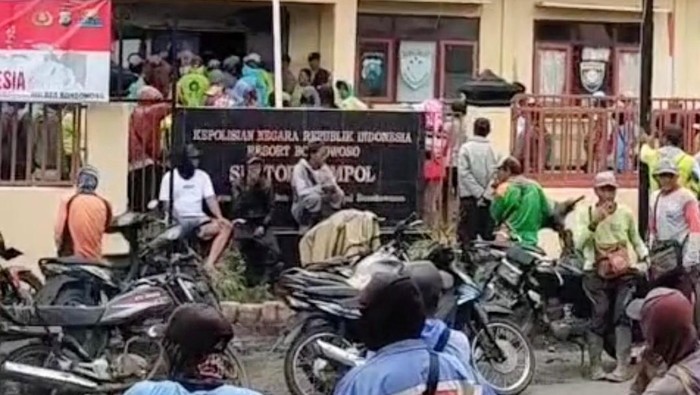 Polsek Ijen Bondowoso digeruduk warga