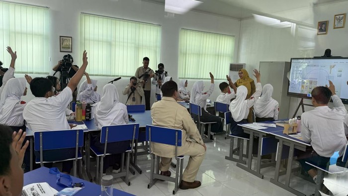 Prabowo di SMPN 4 Kota Bekasi (Eva/detikcom)
