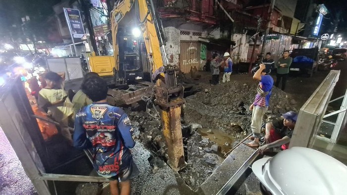 Proyek konseksi pipa PDAM Makassar di Jalan Urip Sumoharjo dan Jalan Pongtiku. Dokumen Istimewa