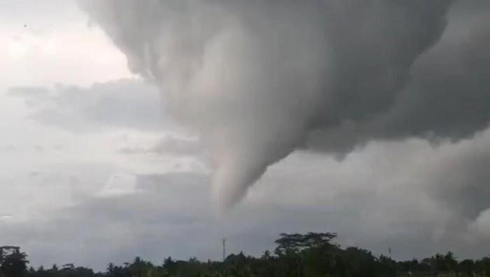 Pusaran angin di Kota Banjar