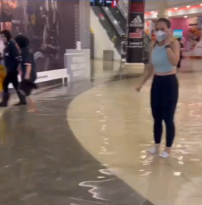 Pusat perbelanjaan The Mines Malaysia kebanjiran