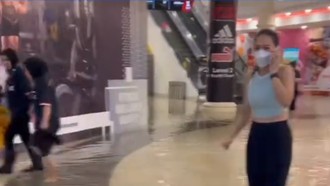 Mal di Malaysia Kebanjiran, Pengunjung Terjebak
