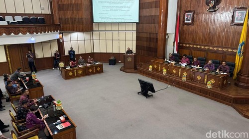 Rapat Paripurna DPRD Provinsi Bali di Wiswa Sabha Utama, Kantor Gubernur Bali, Senin (17/11/2025). (Foto: Fabiola Dianira/detikBali)