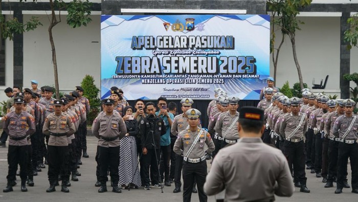 Ratusan personel gabungan disiagakan Polrestabes Surabaya selama Operasi Zebra Semeru 2025.