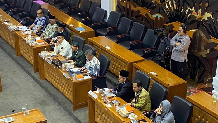 Ketua PBNU, Rumadi Ahmad, rapat dengan pendapat umum (RDPU) membahas revisi UU BPIP di kompleks parlemen, Senayan, Jakarta Pusat, Senin (17/11/2025).
