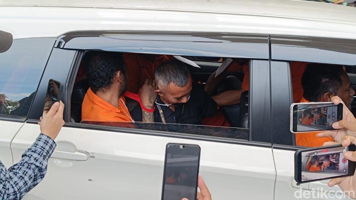 Reka ulang kasus Kacab Bank di Jakarta diculik dan dibunuh.