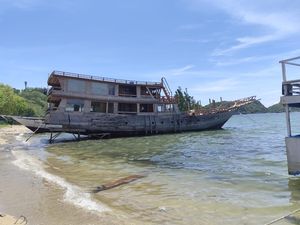Duh! Labuan Bajo Tercemar Limbah Docking Kapal Wisata