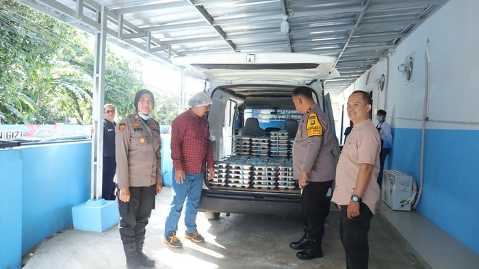 SPPG Polres Kepulauan Seribu resmi operasi dan salurkan MBG ke SLB Negeri 7 Jakarta, Senin (17/11/2025).