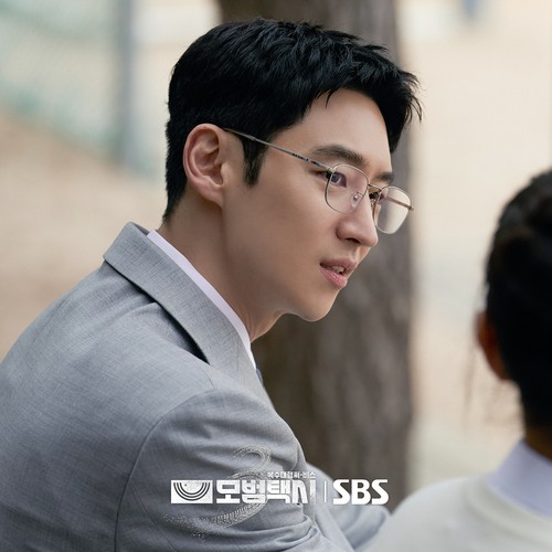 Adegan Lee Je Hoon di drama Korea Taxi Driver 3.