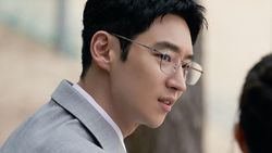 Potret Gemes Lee Je Hoon Jadi Pak Guru di Taxi Driver 3