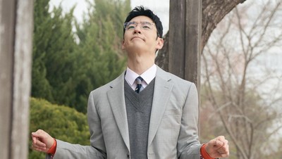 Potret Gemes Lee Je Hoon Jadi Pak Guru di Taxi Driver 3