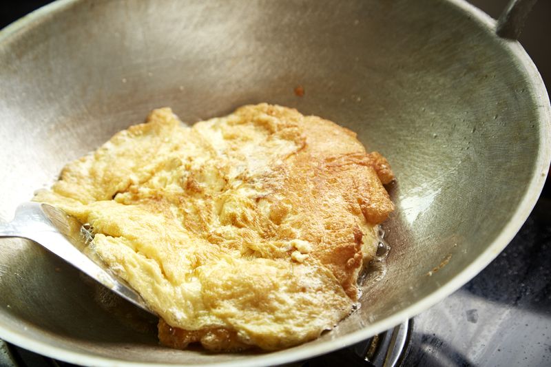 telur dadar tips memasak telur dadar agar mengembang