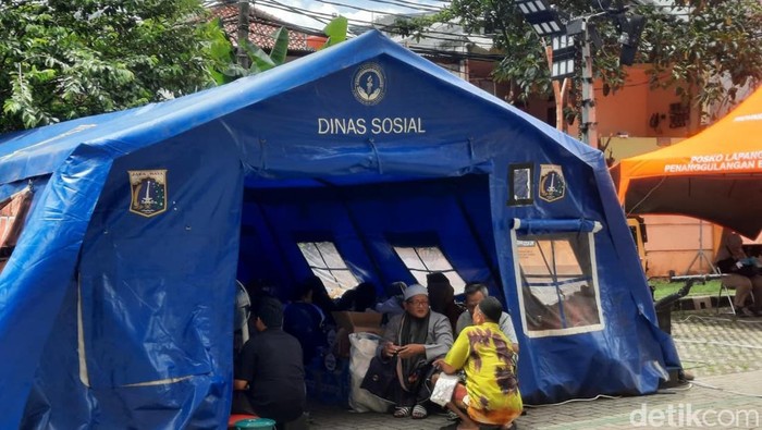 Tenda pengungsian korban kebakaran di Kelurahan Bendungan Hilir, Kecamatan Tanah Abang, Jakarta Pusat (Rachma/detikcom).