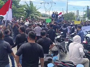 Video: Warga Blokade Exit Tol Cilegon Timur, Protes soal Truk Tambang