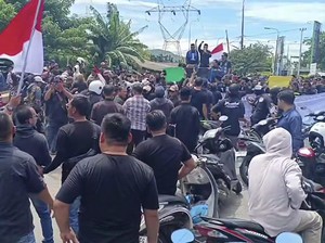 Exit Tol Cilegon Timur Ditutup Sementara Imbas Warga Demo Protes Truk Tambang